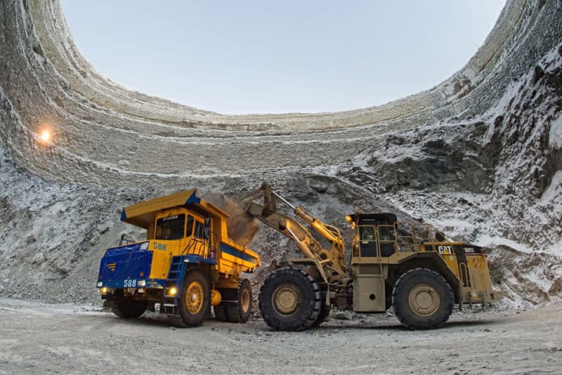 Добыча алмаза в Якутии