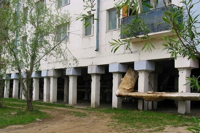 Дома на сваях в Якутии